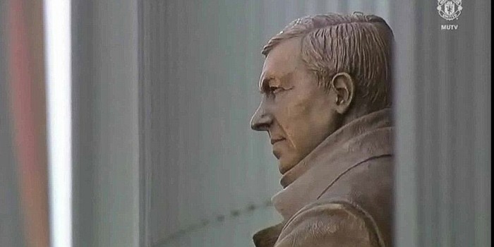 Một góc nhìn vào khuôn mặt của bức tượng Sir Alex.